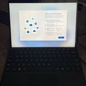 Microsoft 1983 Surface Pro-8